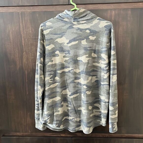 7th Ray Cowl Neck Camo Long Sleeve Top Large - Picture 2 of 4